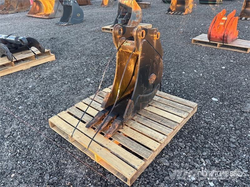 Strickland 12 in Excavator Bucket Kanalak