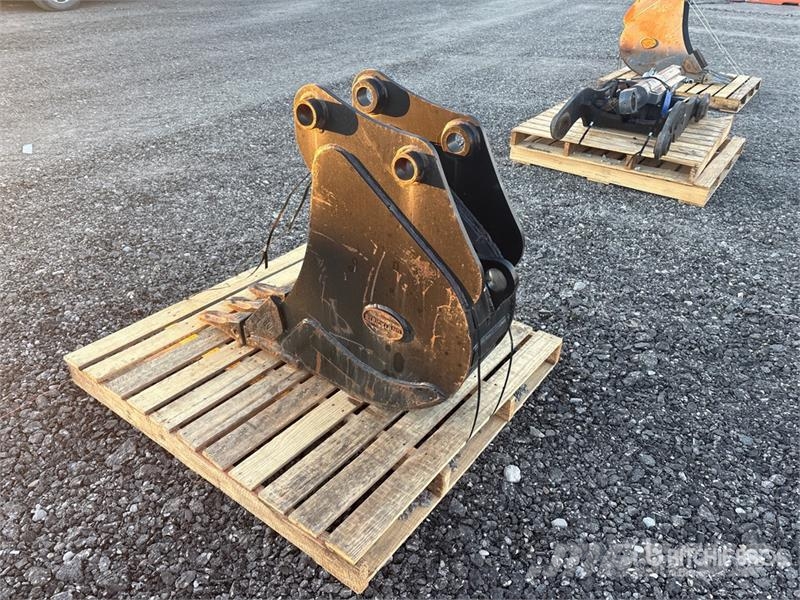 Strickland 12 in Excavator Bucket Kanalak