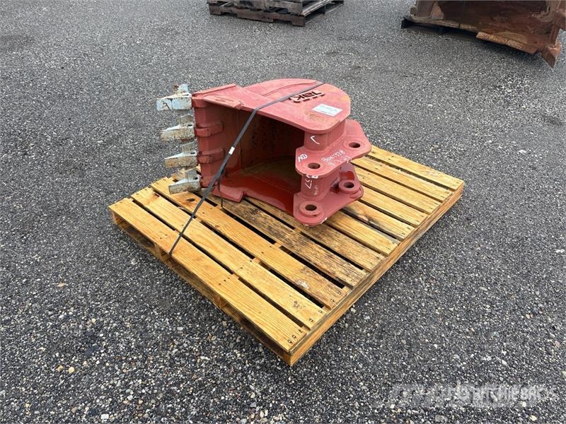 Strickland 18 in Digging Excavator Bucket - Fits Takeuchi TB2 دلاء