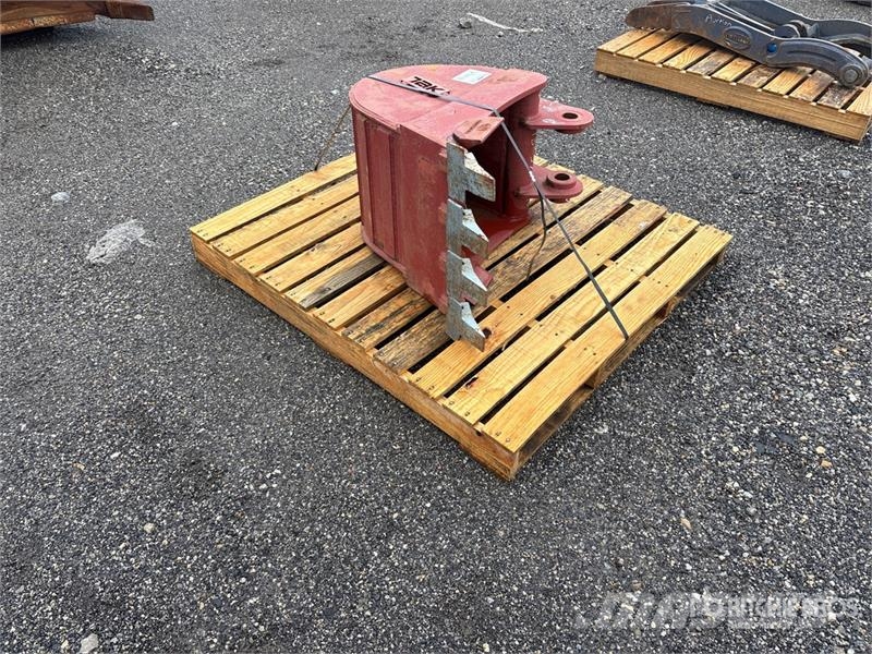 Strickland 18 in Digging Excavator Bucket - Fits Takeuchi TB2 دلاء