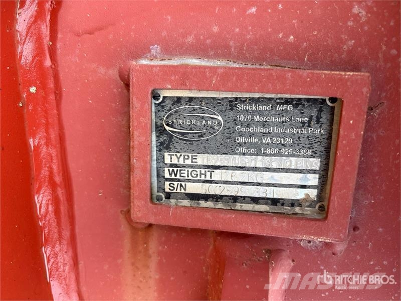 Strickland 18 in Digging Excavator Bucket - Fits Takeuchi TB2 دلاء
