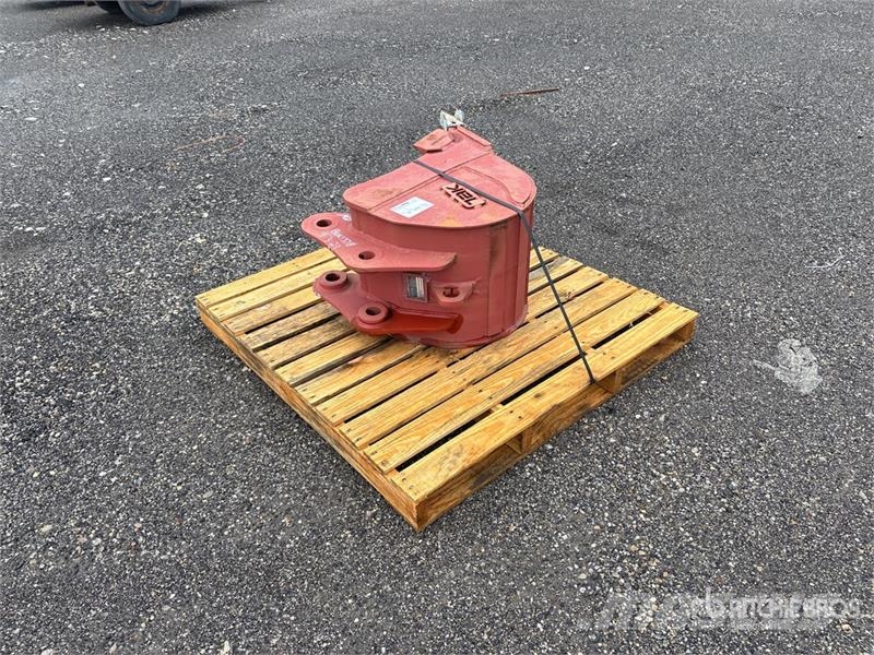 Strickland 18 in Digging Excavator Bucket - Fits Takeuchi TB2 دلاء