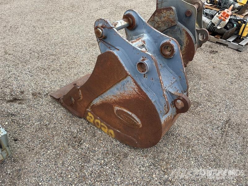 Strickland 24 in Digging Excavator Bucket - Fits Case CX130 鏟斗