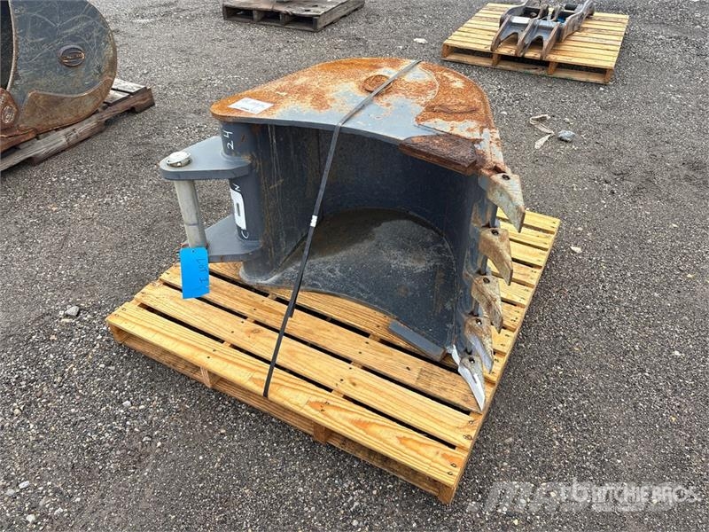 Strickland 24 in Digging Backhoe Rear Bucket - Fits Case 580N دلاء