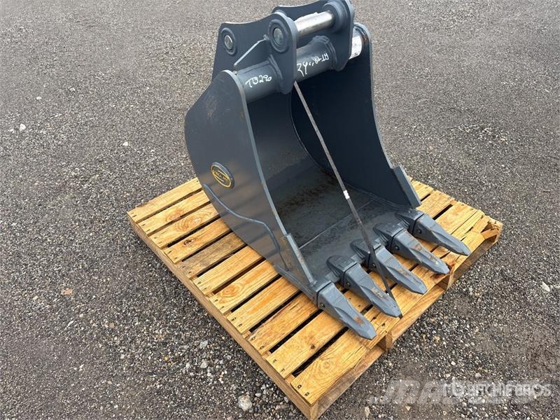Strickland 24 in Digging Excavator Bucket - Fits Takeuchi TB2 دلاء