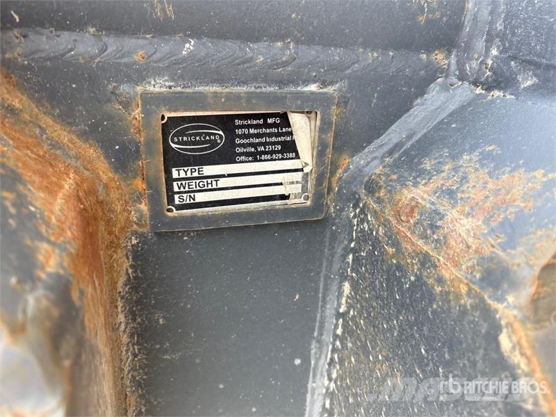 Strickland 24 in Digging Backhoe Rear Bucket - Fits Case 580N دلاء