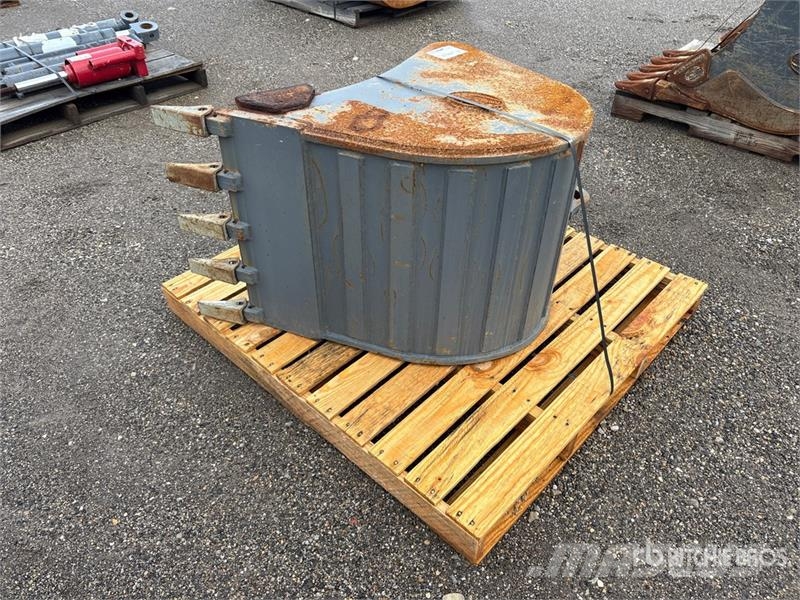 Strickland 24 in Digging Backhoe Rear Bucket - Fits Case 580N دلاء