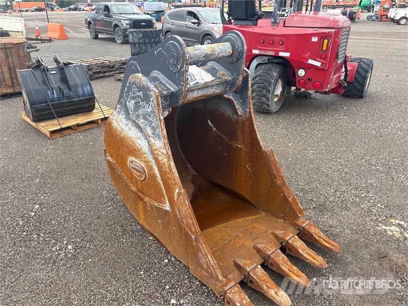 Strickland 36 in Digging Excavator Bucket - Fits Deere/Hitach دلاء