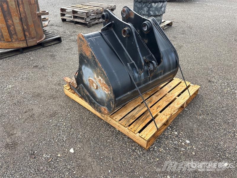 Strickland 36 in Digging Excavator Bucket - Fits Takeuchi TB2 Κουβάδες