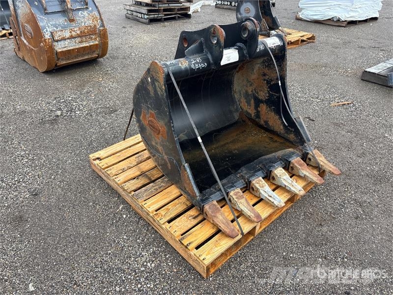 Strickland 36 in Digging Excavator Bucket - Fits Takeuchi TB2 Κουβάδες