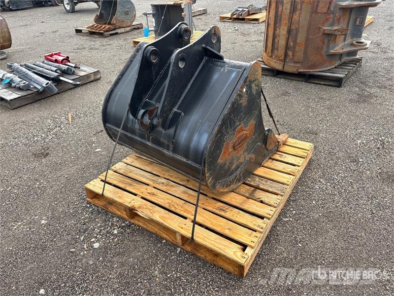Strickland 36 in Digging Excavator Bucket - Fits Takeuchi TB2 Κουβάδες