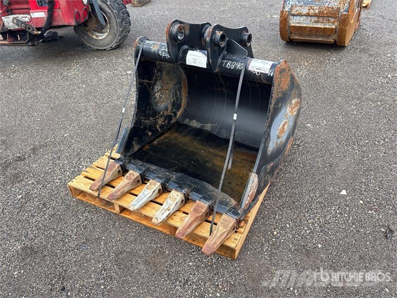 Strickland 36 in Digging Excavator Bucket - Fits Takeuchi TB2 Κουβάδες