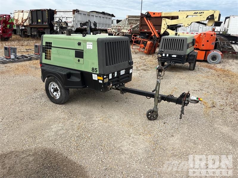 Sullair 185D DPQ KU4F 185 cfm Mobile Air Compressor Kompresorji
