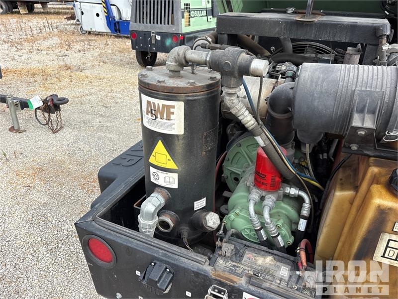 Sullair 185D DPQ KU4F 185 cfm Mobile Air Compressor Kompresorji