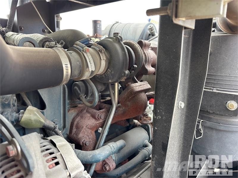 Sullair 185D DPQ KU4F 185 cfm Mobile Air Compressor Kompresorji