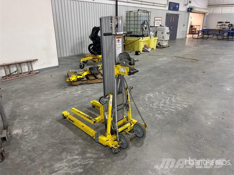 Sumner Series 2400 Vertical Mast Lift Vertikālie pacēlāji