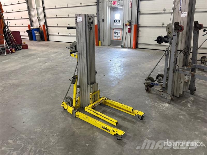 Sumner Series 2400 Vertical Mast Lift Vertikālie pacēlāji