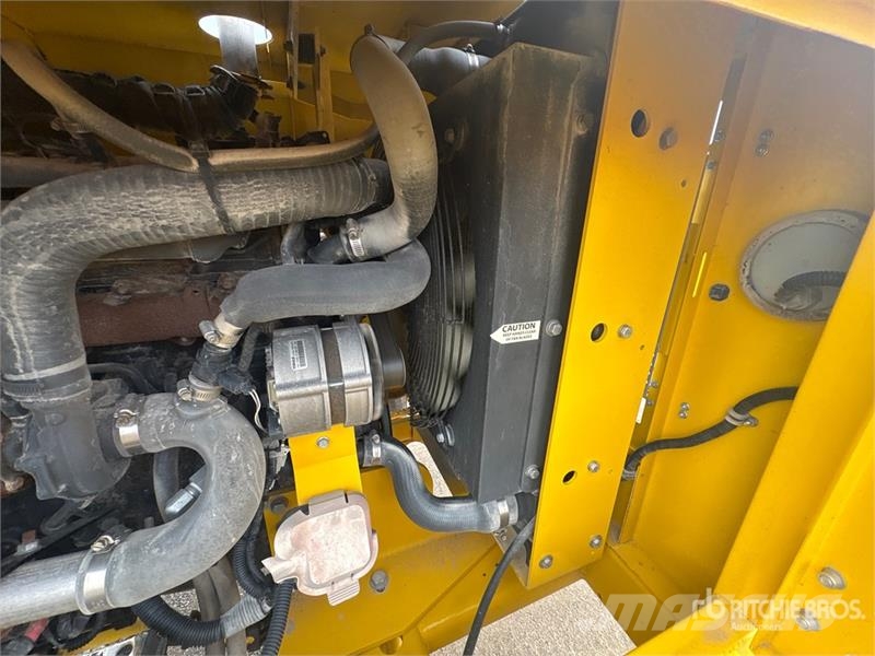 Superior DT74-F Self-Propelled Broom Spazzatrici