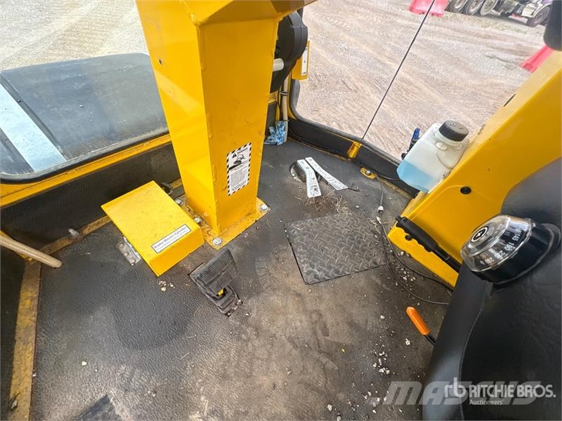 Superior DT74-F Self-Propelled Broom Spazzatrici