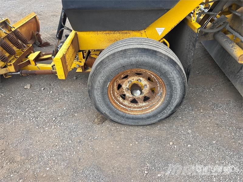 Superior DT74-F Self-Propelled Broom Spazzatrici