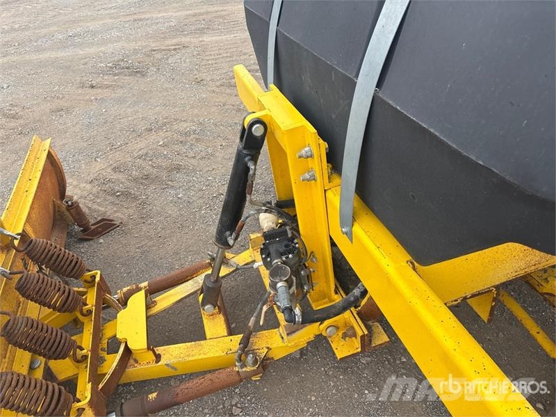 Superior DT74-F Self-Propelled Broom Spazzatrici