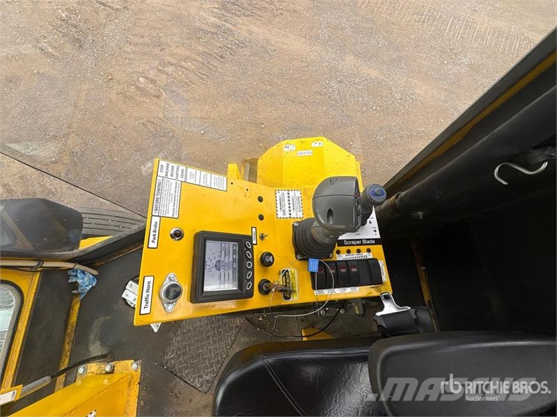 Superior DT74-F Self-Propelled Broom Spazzatrici