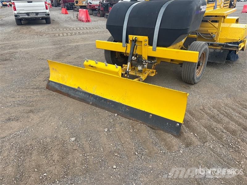 Superior DT74-F Self-Propelled Broom Spazzatrici