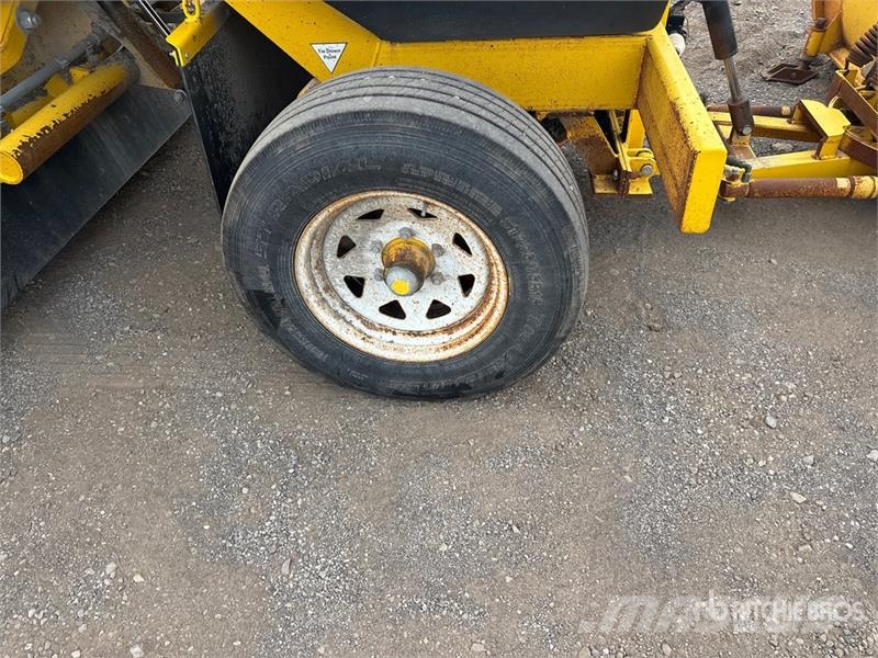 Superior DT74-F Self-Propelled Broom Spazzatrici