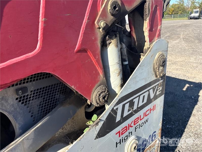 Takeuchi TL10V2-CRH High Flow Compact Track Loader Kompaktlastare