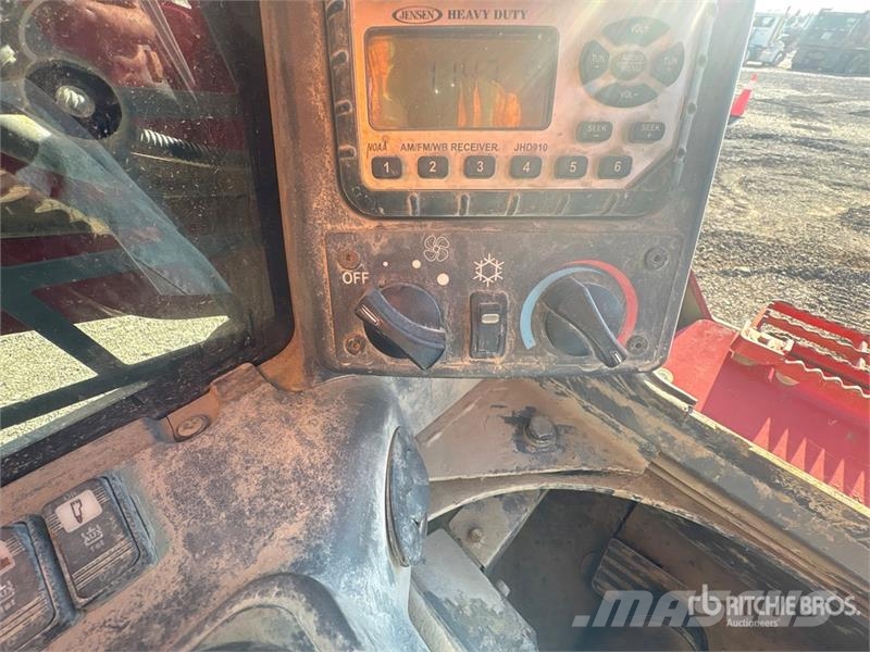 Takeuchi TL10V2-CRH Two-Speed Compact Track Loader Carregadoras de direcção deslizante