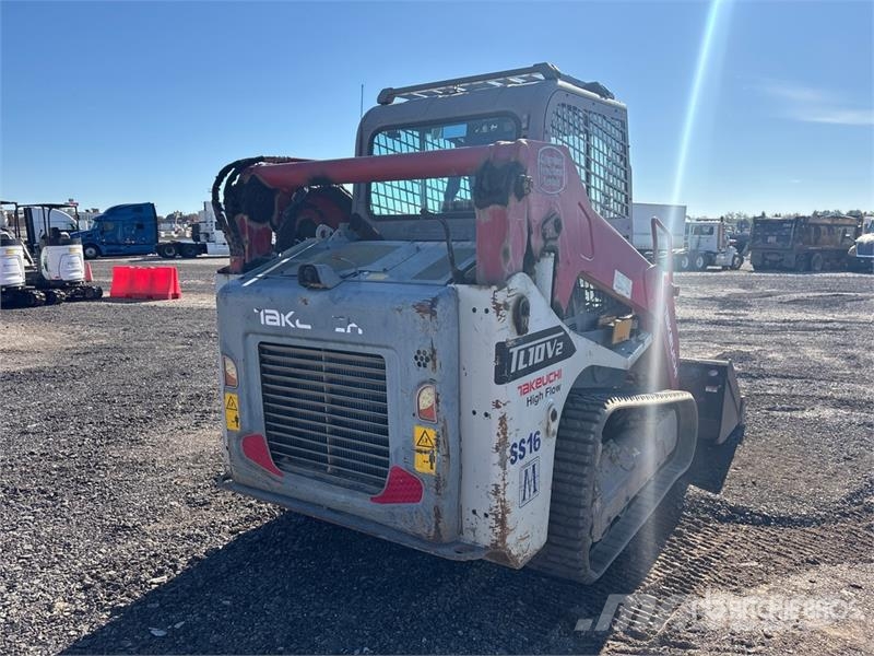 Takeuchi TL10V2-CRH Two-Speed Compact Track Loader Carregadoras de direcção deslizante