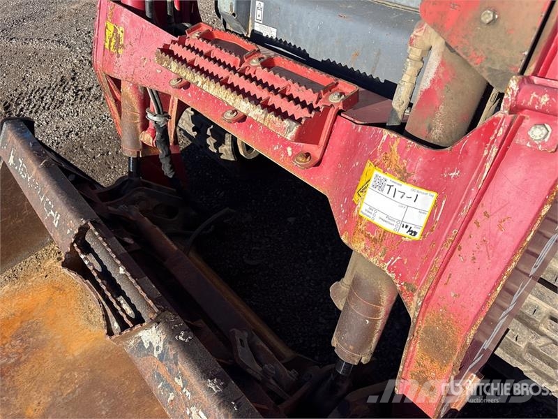 Takeuchi TL10V2-CRH Two-Speed Compact Track Loader Carregadoras de direcção deslizante