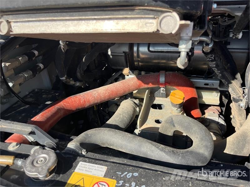 Takeuchi TL12V2 Liukuohjatut kuormaajat