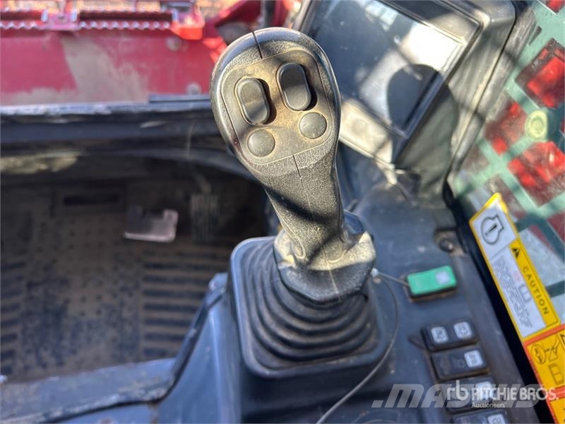 Takeuchi TL12V2 لوادر انزلاقية التوجيه