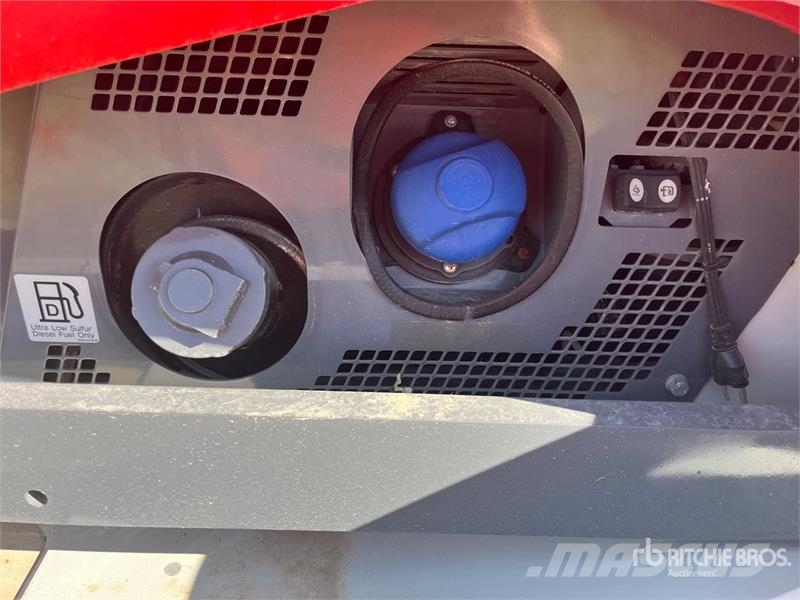 Takeuchi TL12V2 Liukuohjatut kuormaajat