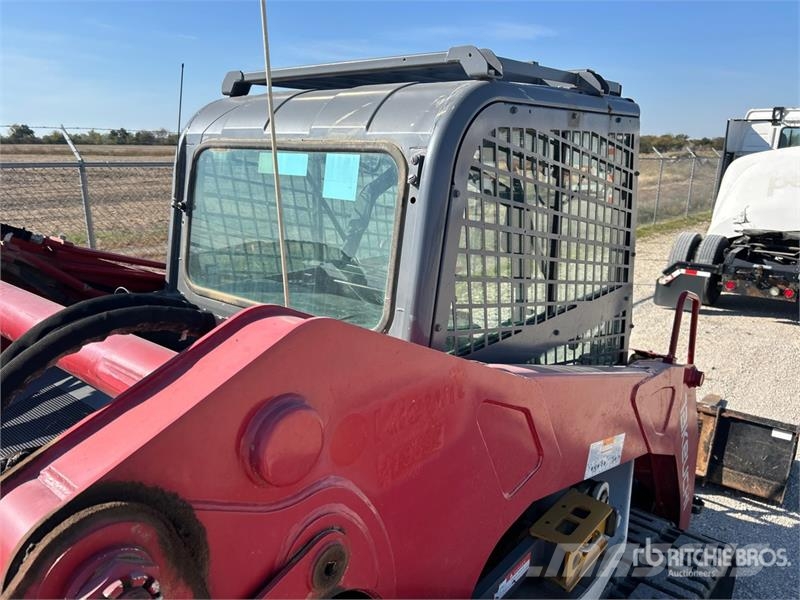 Takeuchi TL12V2 لوادر انزلاقية التوجيه