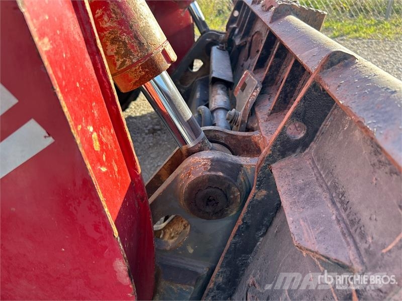 Takeuchi TL12V2 Kompaktrakodók