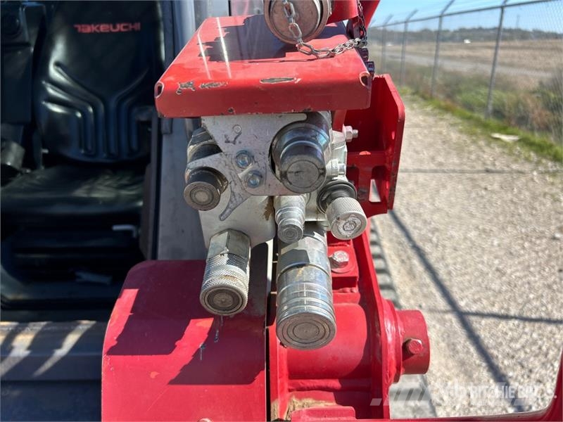Takeuchi TL12V2 Kompaktrakodók
