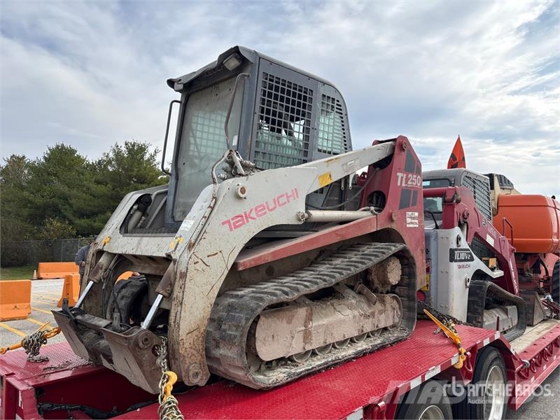 Takeuchi TL250 لوادر انزلاقية التوجيه