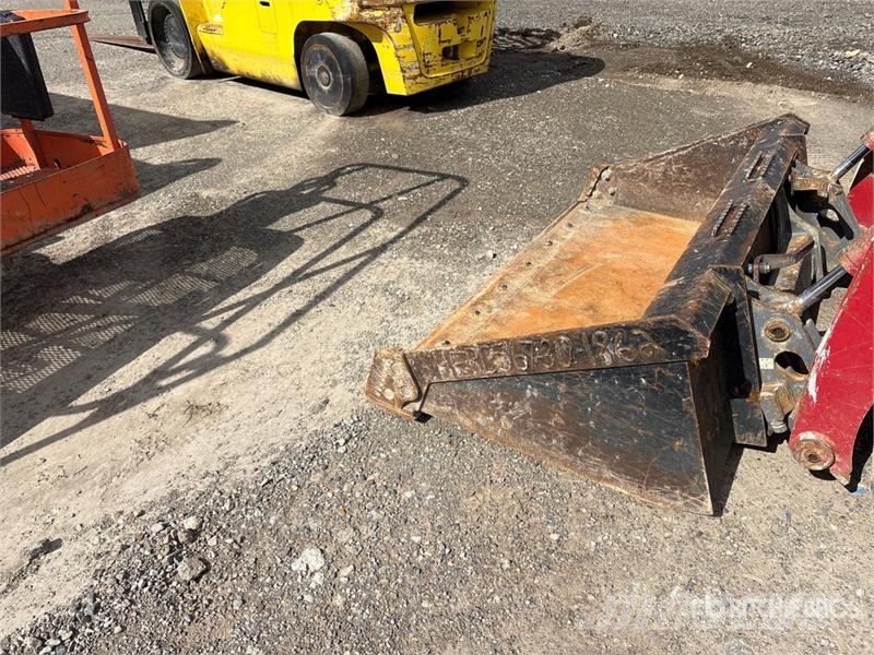 Takeuchi TL8 Skid steer loaders