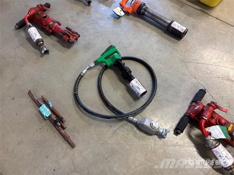 Tamco THD1100NK-SBG Demolition Breaker 끌 달린 쟁기