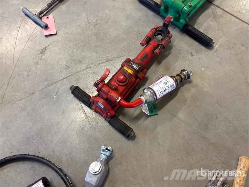 Tamco TJ15 Demolition Breaker 끌 달린 쟁기