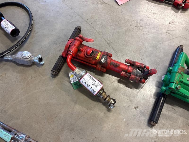 Tamco TJ15 Demolition Breaker 끌 달린 쟁기