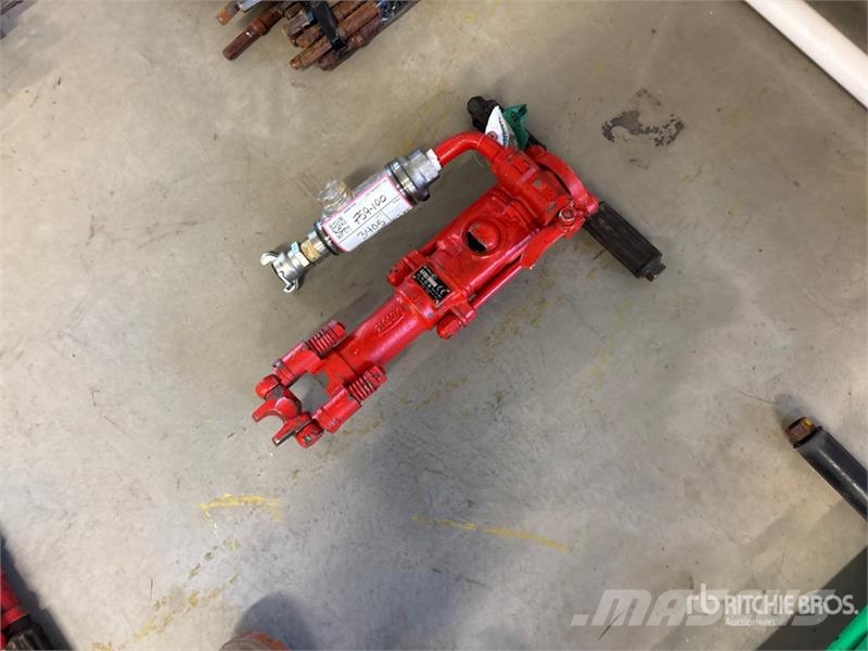 Tamco TJ15 Demolition Breaker 끌 달린 쟁기