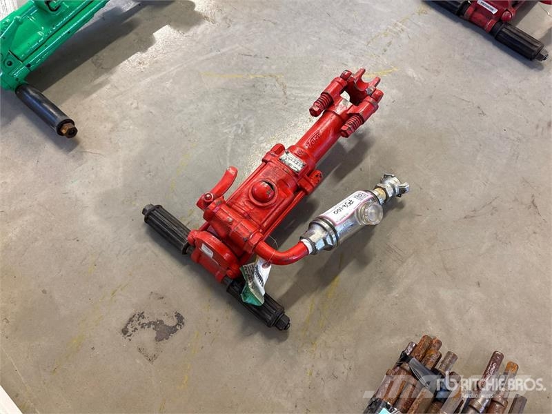 Tamco TJ15 Demolition Breaker 끌 달린 쟁기