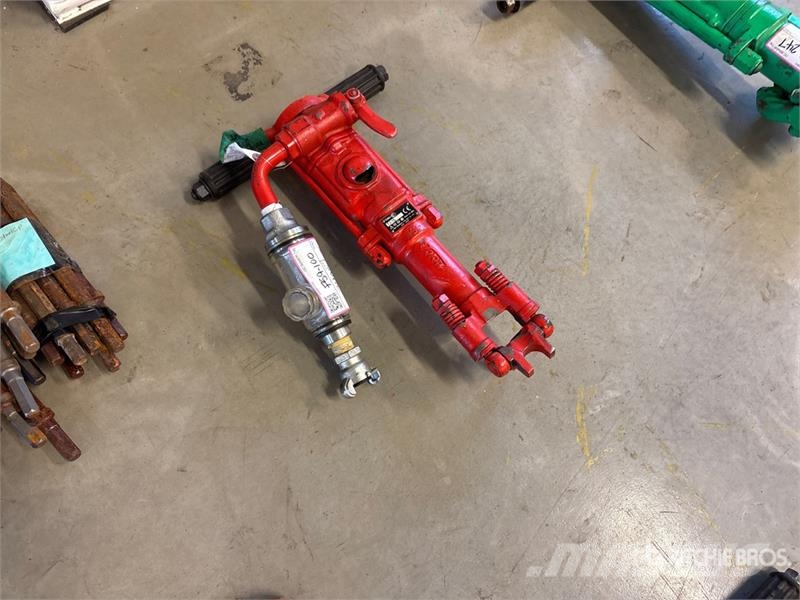 Tamco TJ15 Demolition Breaker 끌 달린 쟁기