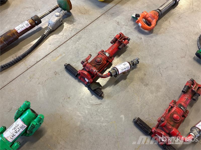 Tamco TJ15 Demolition Breaker 끌 달린 쟁기