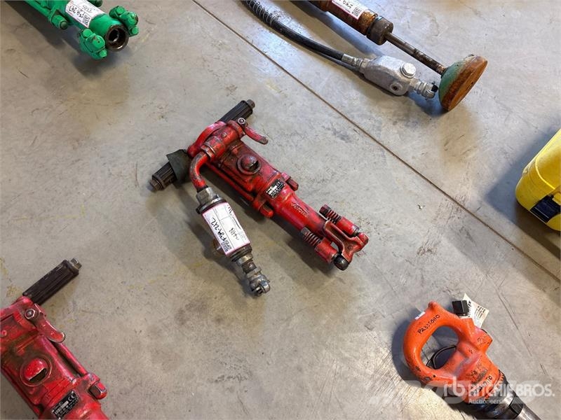  Tamco TJ15 Pneumatic Demolition Breaker المحراث الحفار