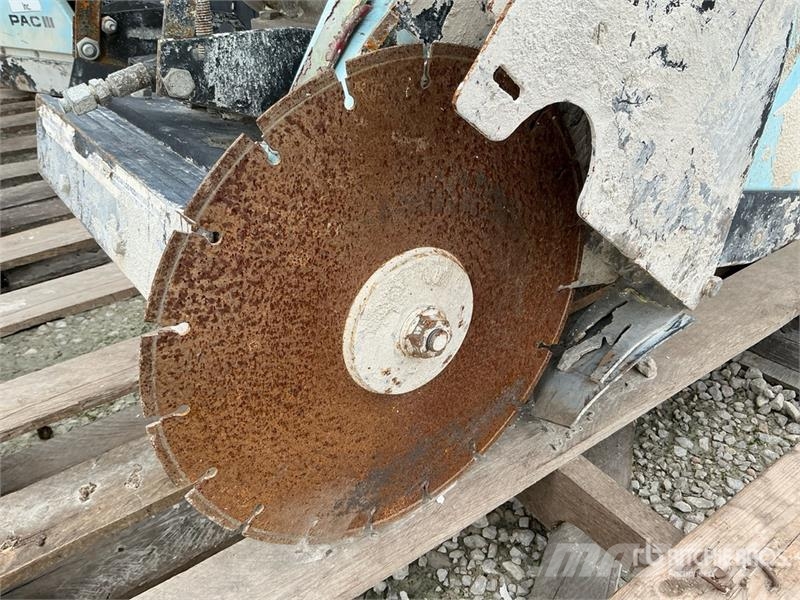 Target of 3 Target Walk-Behind Saw Sägewerke