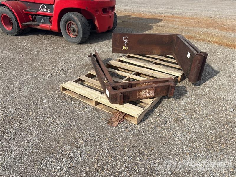 Taylor of (2) Taylor 60 in, 48 in Lift Truck Forks Dakšas